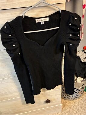 Madden Girl Black Ribbed Long-Sleeve Top with Puff Sleeves and Studs